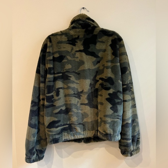 Urban Outfitters camo jacket - Picture 5 of 5